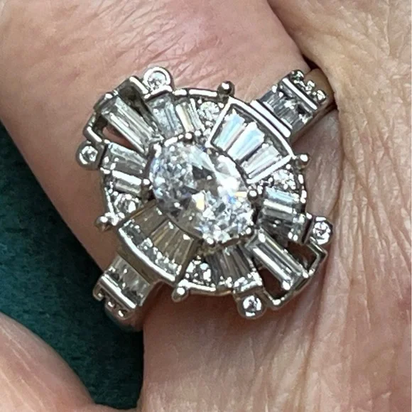 Vintage-style WG Over Halo Cluster Ring with Sparkling CZs, Sz 9 - Picture 1 of 5